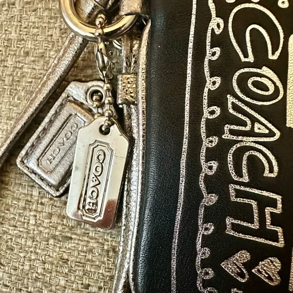 Coach Poppy Black & Gold Bag Convertible Wristlet With Metal & Leather Hang Tags - Picture 8 of 11